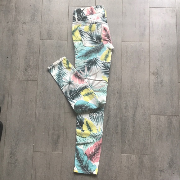 Black Orchid Tropical Jeans - Picture 5 of 5